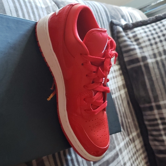 Red shoes - Picture 3 of 4